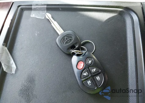 2014 Toyota Sienna Xle V6 8 Passenger from USA, damaged, VIN 5TDYK3DC1ES423578